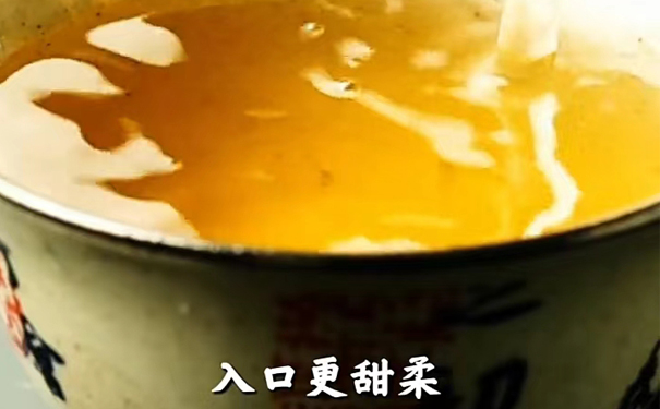110毫升盖碗8克投茶量，第三泡易武绿芽茶茶汤状态